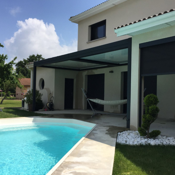 Pergola store piscine